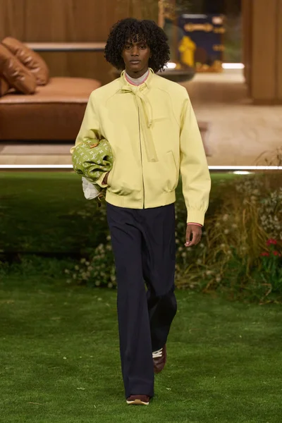 Look 25